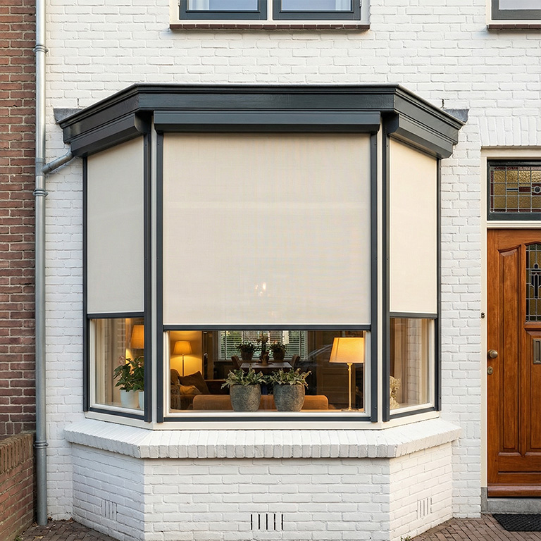 solivera screen op de muur half open linne doek zwarte kast